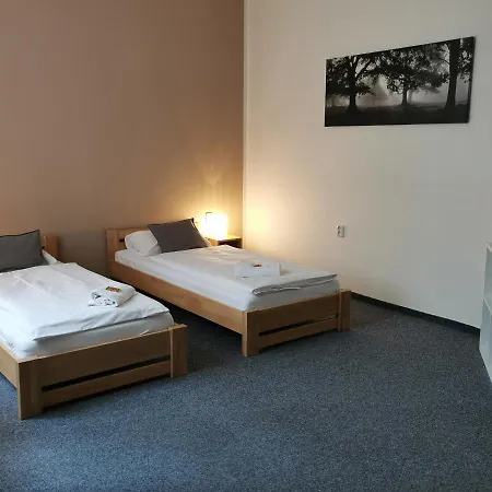 Club Trio 酒店 俄斯特拉发