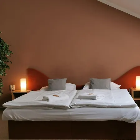 Club Trio 酒店 俄斯特拉发