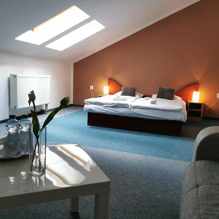 Club Trio 俄斯特拉发