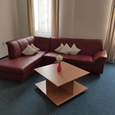 Club Trio 酒店 俄斯特拉发