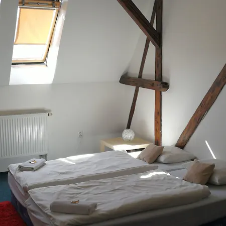 Club Trio 酒店 俄斯特拉发